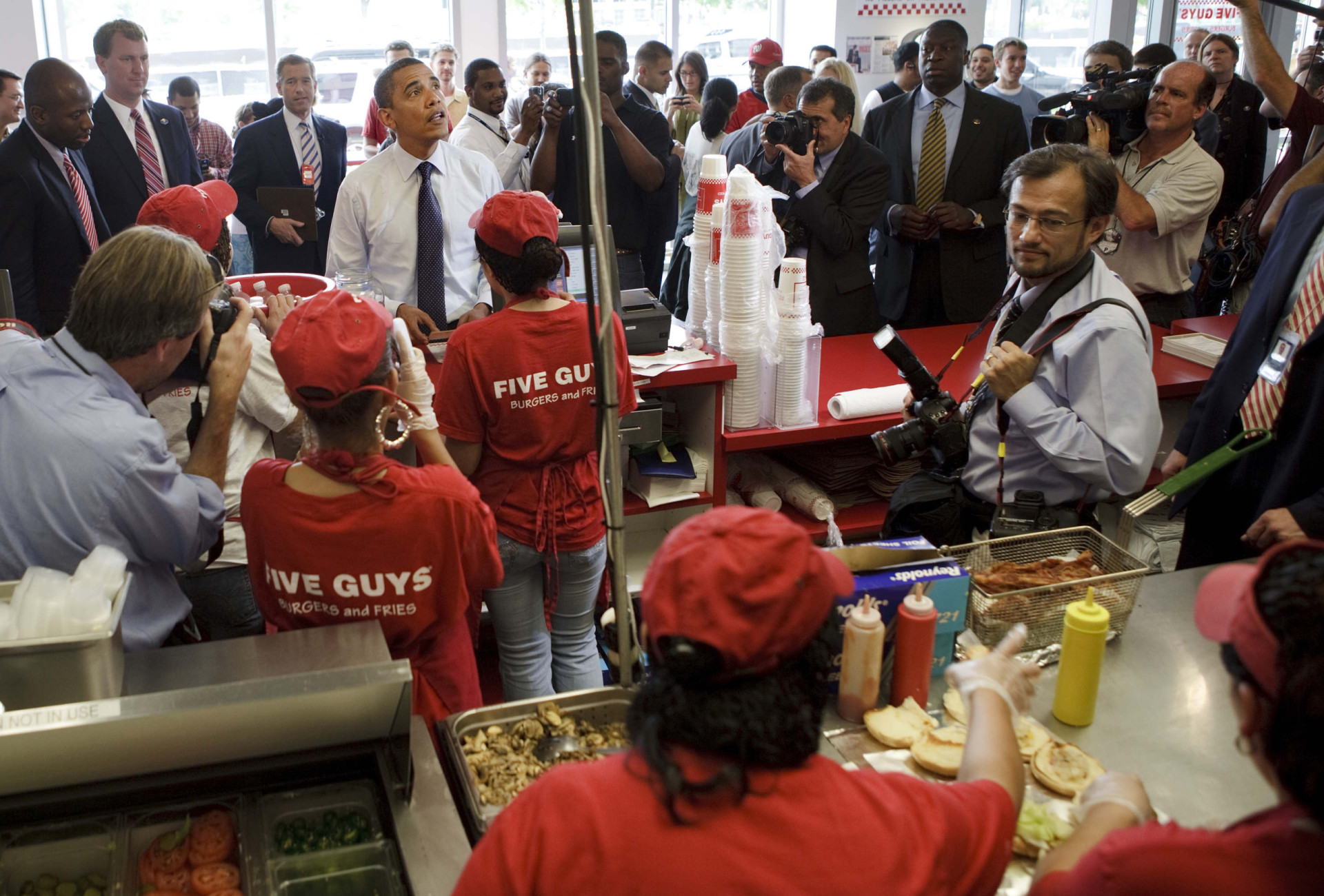 Junte-se à Nossa Aventura Gastronómica: Trabalhe no Five Guys!